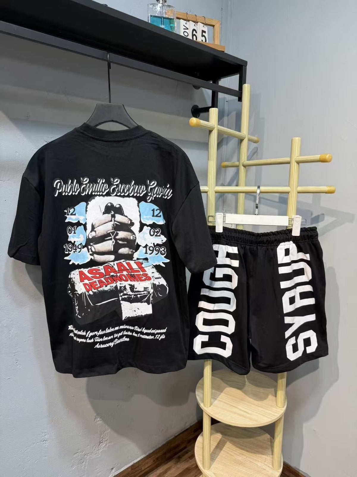 THAT'S A AWFUL LOT OF COUGH SYRUP Pablo Escobar Graphic Short-Sleeve Set ¡ª back